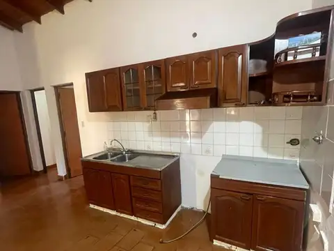 Casa en Alquiler con 3 cocheras