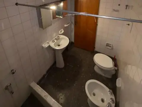 Excelente Local Comercial 77 mt2 en el Corazón de Caseros