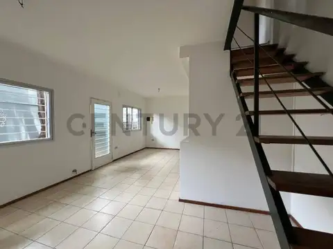 Venta Dúplex de 2 Dormitorios en Remedios Escalada de San Martín, Rosario