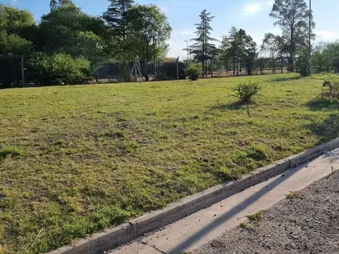 Venta o PermutaB° Vicor Superficie terreno: 180m2 