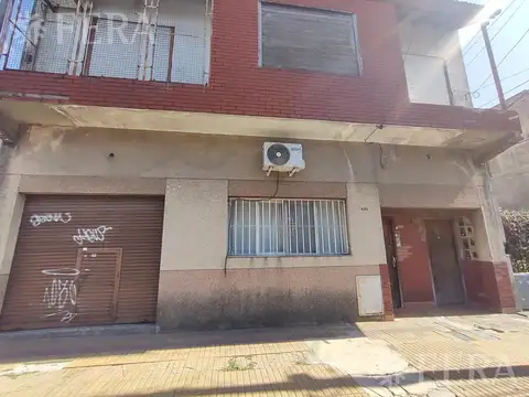 Venta de PH con patio en Villa Dominico