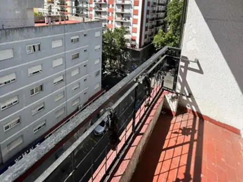 2 Ambientes Hermoso Departamento Con Balcon A La Calle