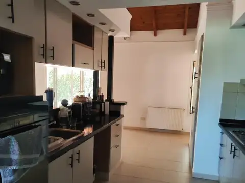 Casa en Alquiler en Funes, USD 1.800