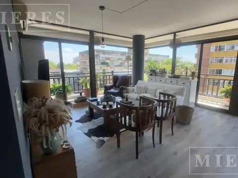 Departamento en alquiler muy luminoso de 3 ambientes en el centro de San Isidro