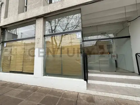 LOCAL EN  CENTRO DE PILAR A LA VENTA