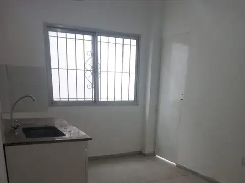 Depto Tipo Casa en Alquiler en Chilavert, $ 450.000
