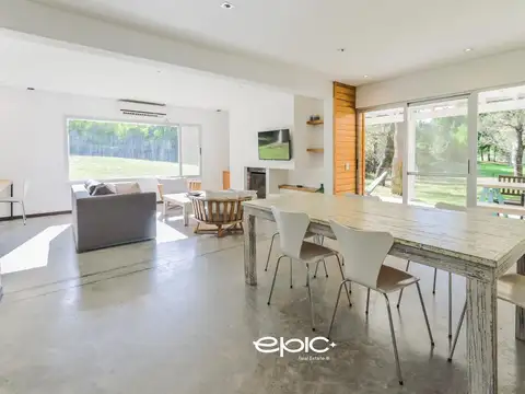 Casa 4 ambientes con 2 baños