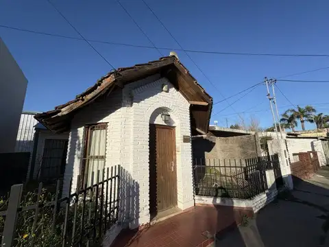 ROLDÁN - ZONA CENTRO- OPORTUNIDAD INVERSORES- 2 VIVIENDAS  SOBRE UN MISMO LOTE