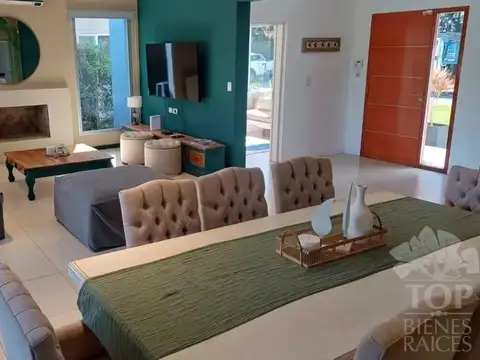 Casa en Venta con 5 cocheras