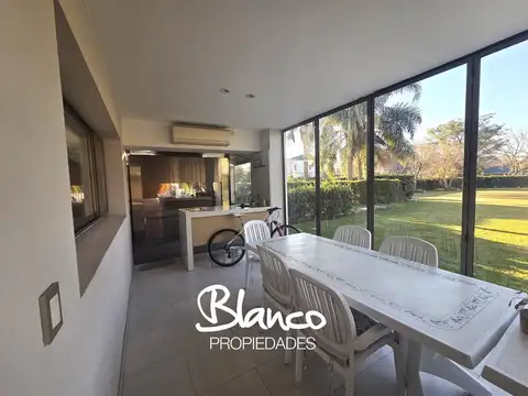 Casa 6 ambientes con 4 baños