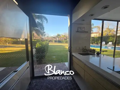 Casa en Alquiler con 1 cochera