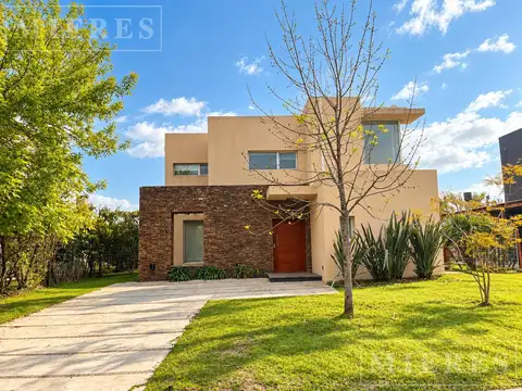 Casa en venta en Los Sauces, lote interno, Nordelta.
