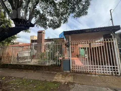 CASA EN VENTA 3 AMBIENTES EN CASTELAR SUR