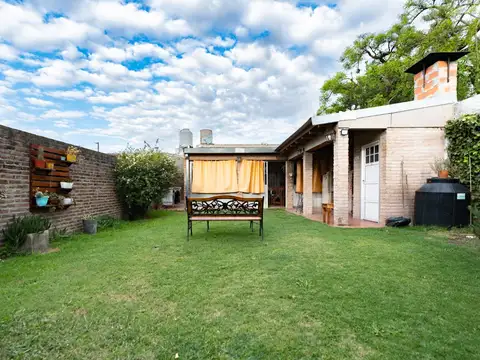 CASA 3 DORMITORIOS JARDIN Y QUINCHO - APTO CRÉDITO