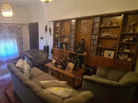 Casa 4 amb. 180 m² Cub. C/4 cocheras y Pileta - San Justo