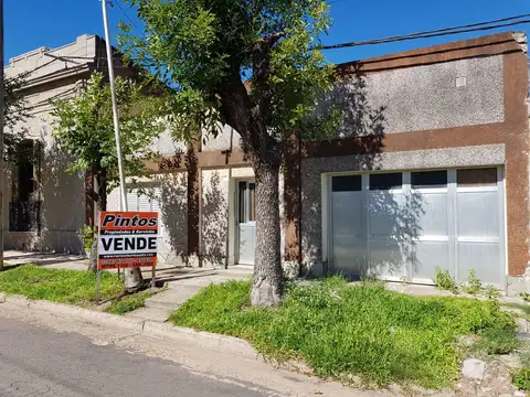 Casa sobre Moreno. Centro, a 250 mts de Plaza principal. SAN JOSE. ENTRE RIOS.