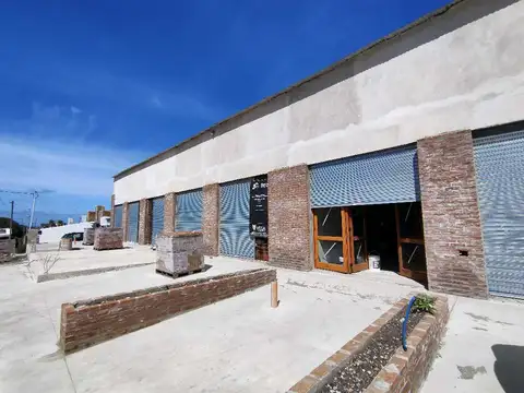 FERIA COMUNATARIA - EN EL CORAZON DE LOS ACANTILADOS