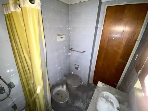 Departamento 3 ambientes en venta en Caballito para refaccionar