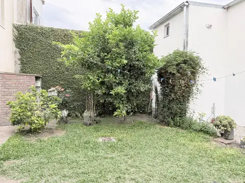 CASA EN VENTA - EXCELENTE UBICACION