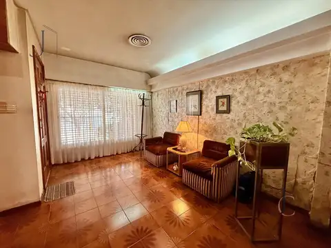 Casa 6 ambientes con cochera y parque en haedo norte
