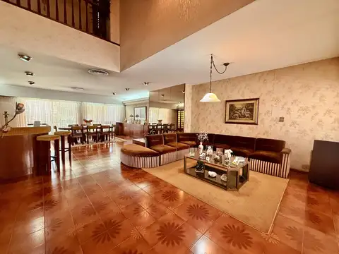 Casa 6 ambientes con cochera y parque en haedo norte