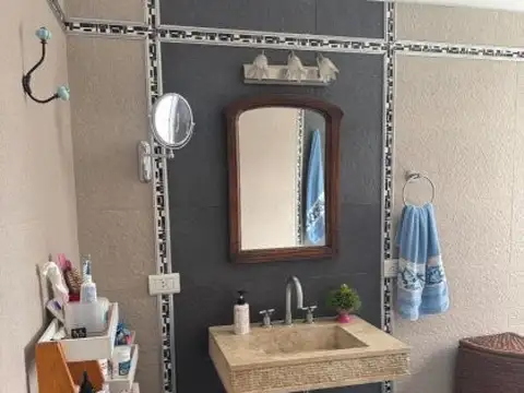 Casa 5 ambientes con 2 baños