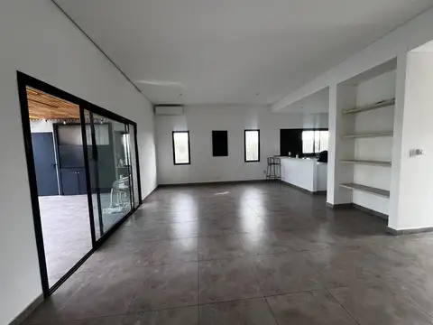 Casa 6 ambientes con 3 baños