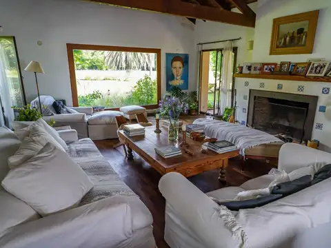 CASA DE CAMPO EN CHACRAS DEL MOLINO.