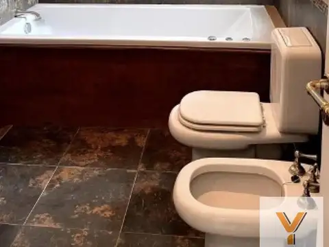 Casa en venta - 4 Dormitorios 3 Baños - Villa Gesell