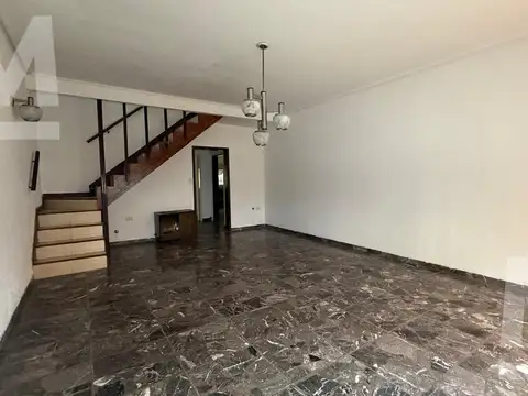 Casa en Alquiler con 1 cochera