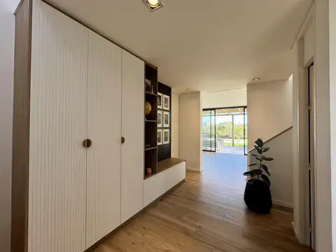 Casa en Venta / Alquiler-Ceibos Puertos del lago - Amplia luminosa