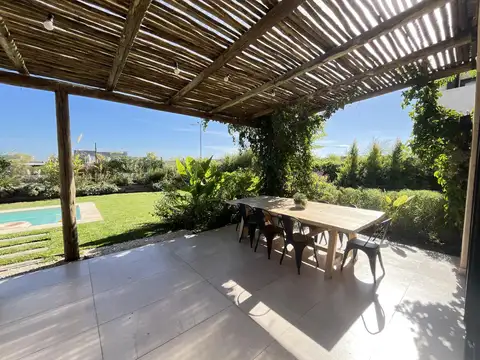 Casa en Venta con 4 cocheras