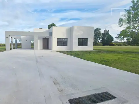 CASA EN VENTA | 3 DORMITORIOS | LOS ALCANFORES – PILAR