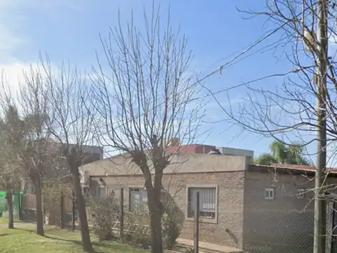 VENTA CASA EN ESQUINA 3 DORMI ROLDAN