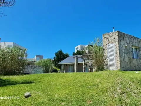 Casa 4 ambientes con 4 baños