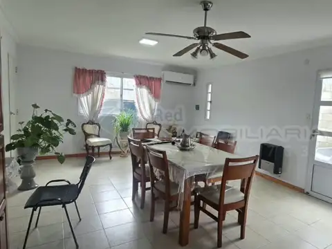 Casa 3 ambientes con 2 baños