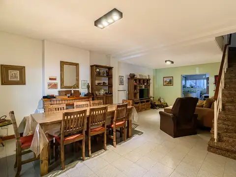 PH en VENTA cuatro dormitorios con cochera, patio y pileta frente al Parque Saavedra