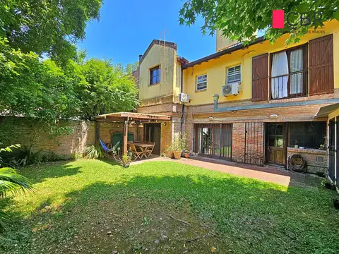 Lindísima Casa en 2 Plantas con Jardín en Beccar