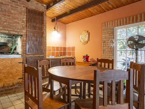 venta casa de pasillo 2 dormitorios con pileta