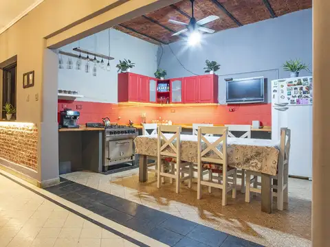 venta casa de pasillo 2 dormitorios con pileta