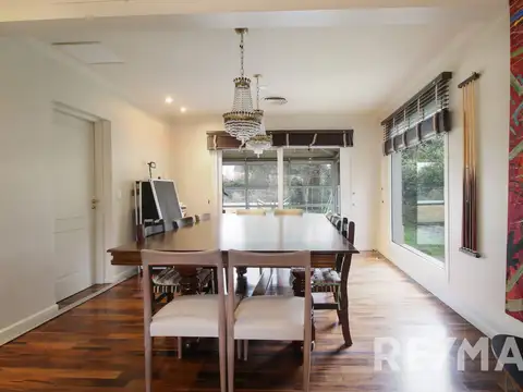 Casa en Venta con 2 cocheras