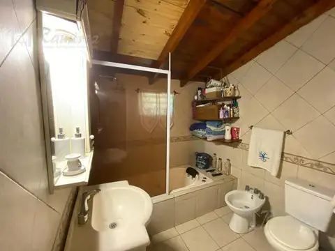 Casa 4 ambientes con 2 baños