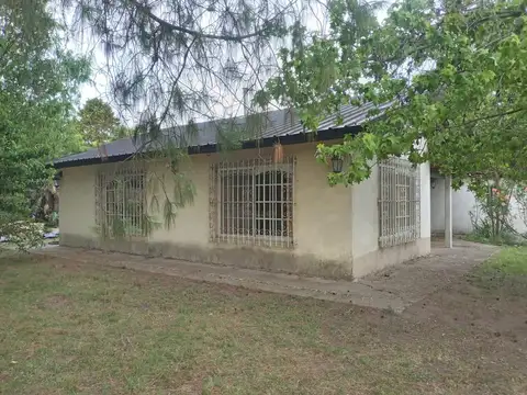 Casa quinta c/pileta, lote 41mts x 41mts en Laguna de Lobos