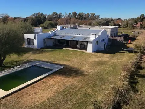 EXCELENTE CASA-QUINTAS DE DUGGAN