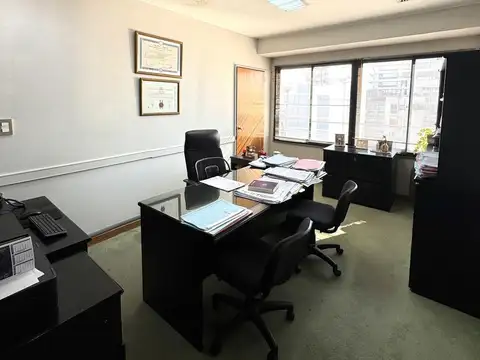 Oficina en Venta con 2 cocheras