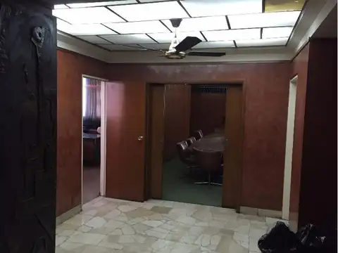 Importante oficina de 150 m2 frente a la plaza