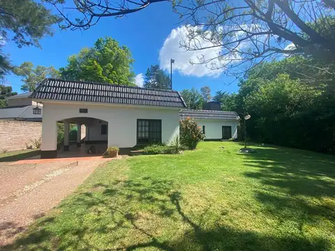 CASA EN VENTA :: PARQUE LELOIR :: 5 AMBIENTES