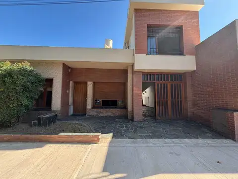 CASA EN VENTA EN BRAGADO ZONA CENTRICA