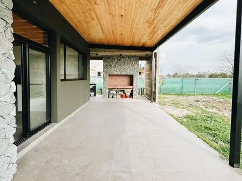 Casa en Venta con 5 cocheras