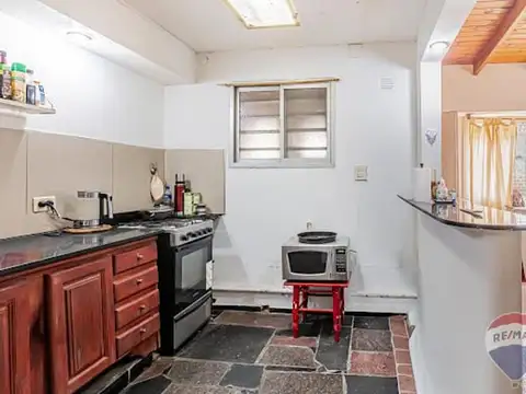 Casa 4 ambientes con 2 baños